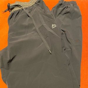 Women’s athletic pants